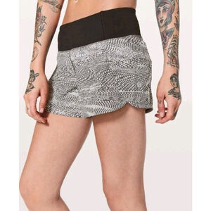 Lululemon Run Times Short II *4" Swerve Vapor Metal Grey / Black Size 6 Snake
